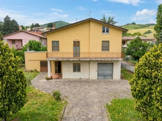 Appartamento in Vendita a Novafeltria, zona Secchiano, 128'000&euro;, 152 m²