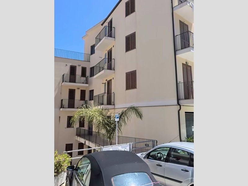 Appartamento in Vendita a Modica, 250'000&euro;, 150 m², con Box