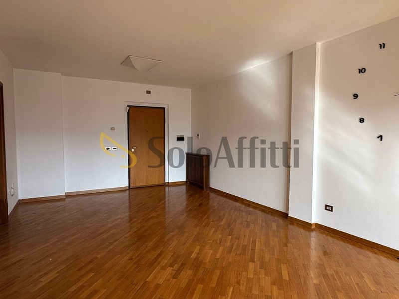 Trilocale in Affitto a Terni, zona Stadio, 570&euro;, 80 m², con Box