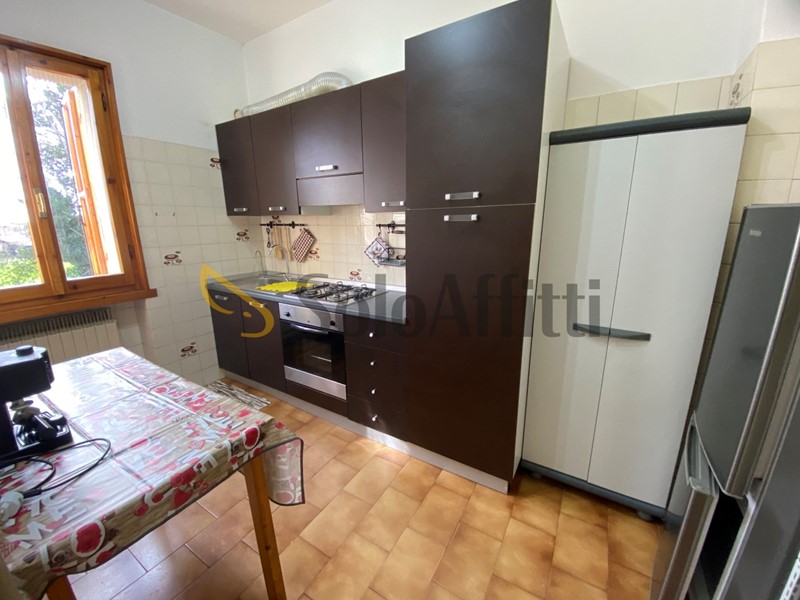 Appartamento in Affitto a Rimini, zona Miramare, 1'800&euro;, 90 m², arredato