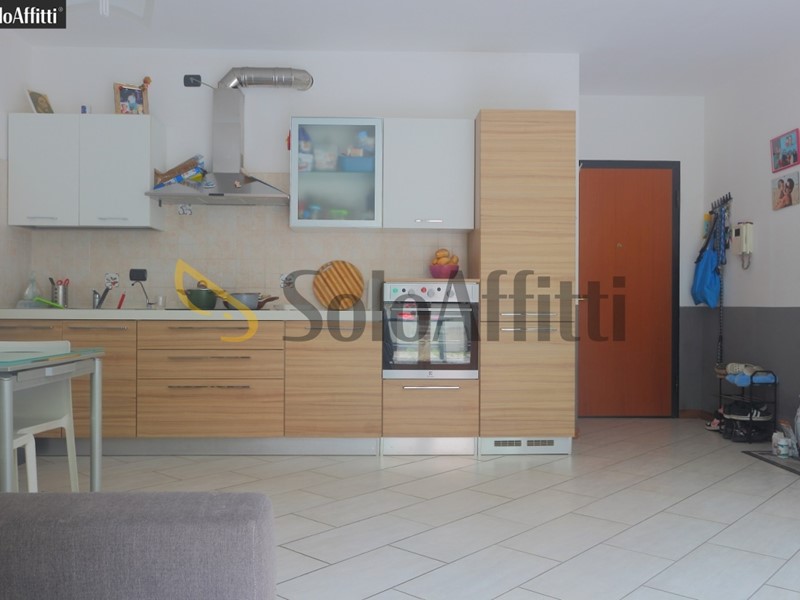 Trilocale in Affitto a Cesano Maderno, zona Centro Storico, 800&euro;, 79 m², con Box