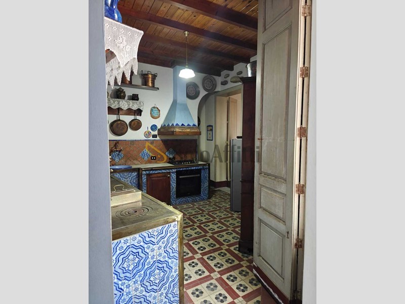Appartamento in Affitto a Acireale, zona Semicentro, 800&euro;, 155 m²
