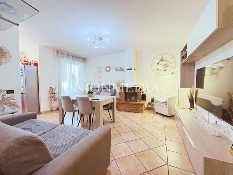 Trilocale in Vendita a Sarzana, 175'000&euro;, 80 m², con Box