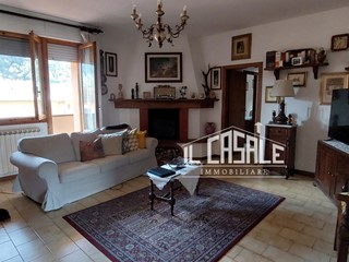 Appartamento in Vendita a Dicomano, 135'000&euro;, 130 m², con Box