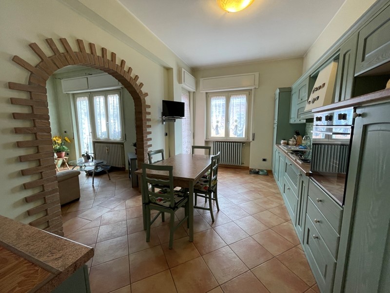 Appartamento in Vendita a Chieti, zona Scalo, 165'000&euro;, 127 m², con Box