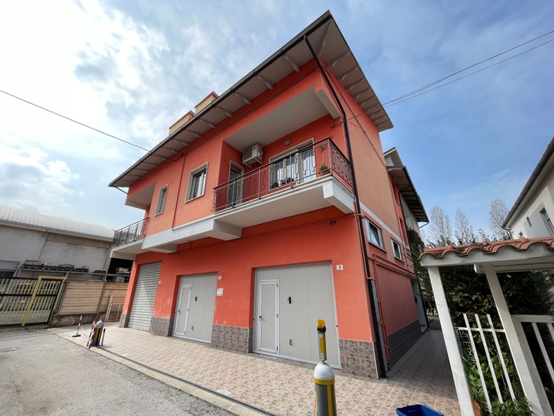 Appartamento in Vendita a Chieti, zona Scalo, 123'000&euro;, 83 m², con Box