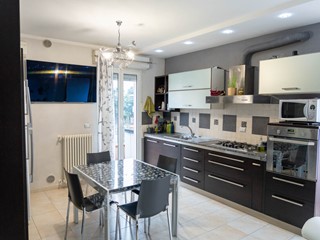 Appartamento in Vendita a Santarcangelo di Romagna, 195'000&euro;, 110 m², con Box