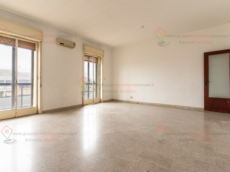 Appartamento in Vendita a Siracusa, zona Pizzuta Scala Greca, 125'000&euro;, 154 m²