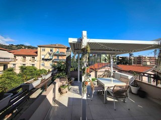 Bilocale in Vendita a Taggia, zona Arma Di Taggia, 179'000&euro;, 65 m², arredato