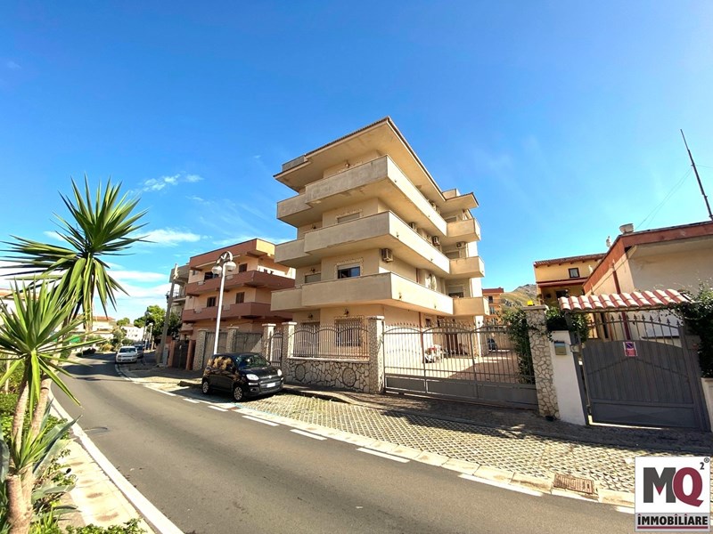 Appartamento in Vendita a Mondragone, zona Viale Europa, 150'000&euro;, 130 m²