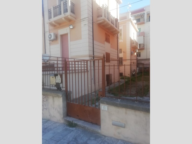 Quadrilocale in Vendita a Reggio Calabria, zona Centro, 78'000&euro;, 72 m², arredato