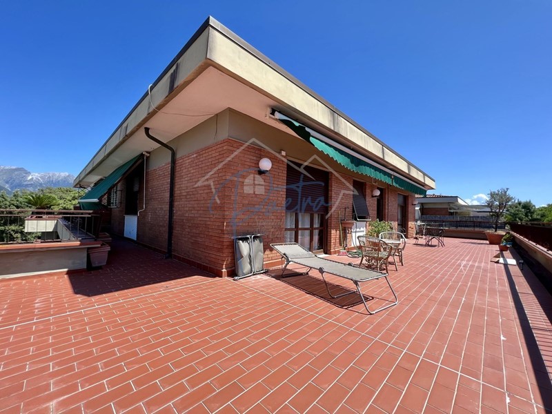 Attico in Vendita a Massa, 600'000&euro;, 120 m², con Box
