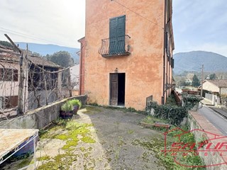 Quadrilocale in Vendita a Lucca, zona Cerasomma, 128'000&euro;, 70 m²