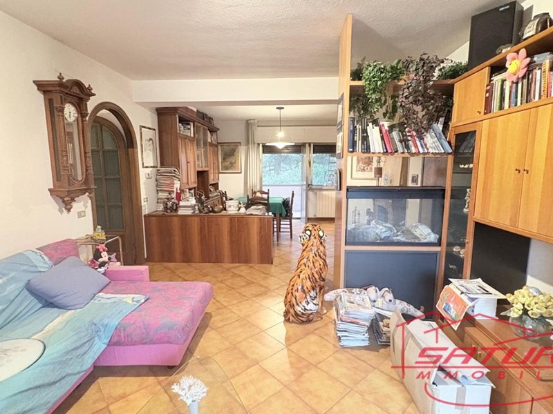 Appartamento in Vendita a Lucca, zona Pontetetto, 220'000&euro;, 118 m², con Box