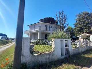 Trilocale in Affitto a Camaiore, zona Lido di Camaiore, 4'000&euro;, 75 m², arredato