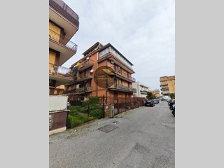 Quadrilocale in Vendita a Roma, 239'000&euro;, 120 m²
