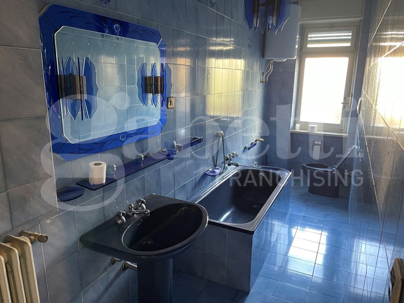 Appartamento in Vendita a Torino, 249'000&euro;, 230 m²