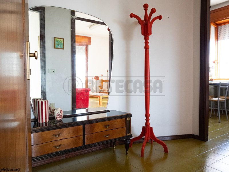 Appartamento in Vendita a Dueville, 98'000&euro;, 135 m², con Box