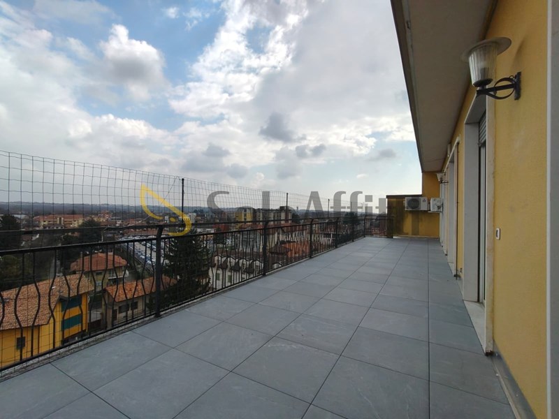 Appartamento in Affitto a Borgomanero, zona Ospedali, 1'000&euro;, 150 m², con Box