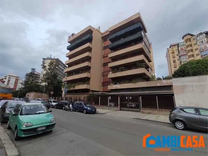 Appartamento in Vendita a Palermo, 280'000&euro;, 175 m²