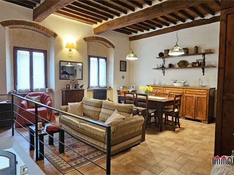 Appartamento in Vendita a Colle di Val D'Elsa, 350'000&euro;, 215 m²