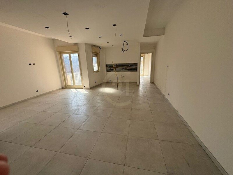 Trilocale in Vendita a Aci Catena, zona Semicentro, 99'000&euro;, 99 m², con Box