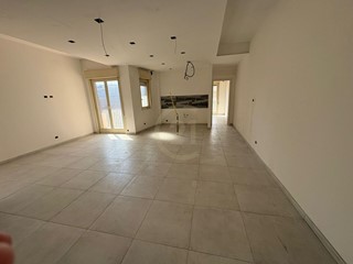 Trilocale in Vendita a Aci Catena, zona Semicentro, 99'000&euro;, 99 m², con Box