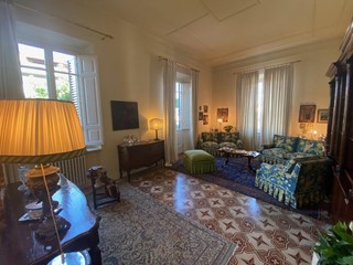 Appartamento in Vendita a Lucca, zona Arancio, 920'000&euro;, 360 m², arredato, con Box