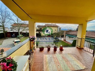 Attico in Vendita a Massa e Cozzile, zona Traversagna, 250'000&euro;, 90 m²