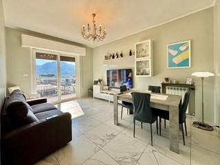 Appartamento in Vendita a Lucca, zona Sant'Anna, 230'000&euro;, 90 m², arredato