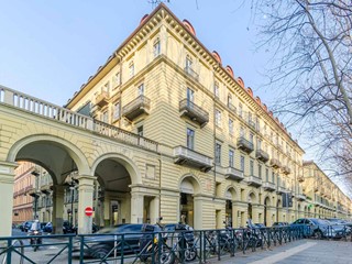 Appartamento in Affitto a Torino, 2'000&euro;, 192 m²