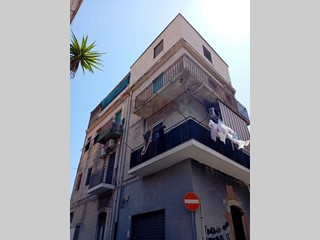 Appartamento in Vendita a Catania, 120'000&euro;, 150 m²