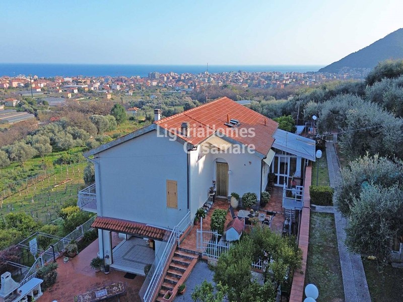 Appartamento in Vendita a Borghetto Santo Spirito, 450'000&euro;, 126 m²