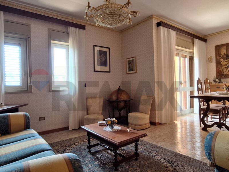 Appartamento in Vendita a Noto, 130'000&euro;, 186 m², con Box