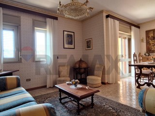 Appartamento in Vendita a Noto, 130'000&euro;, 186 m², con Box