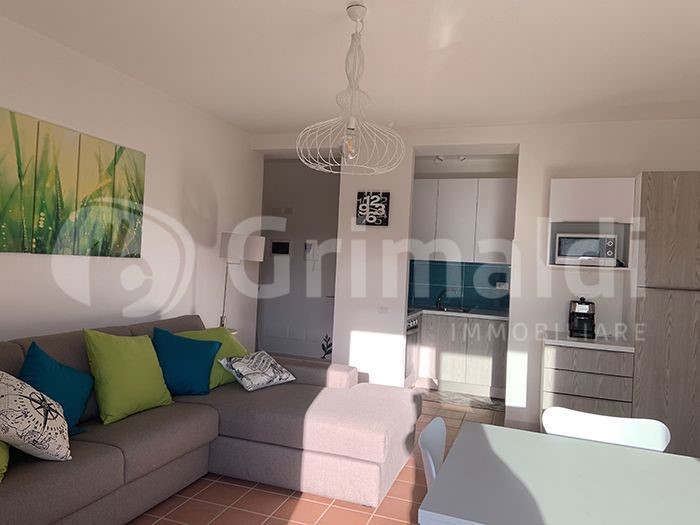 Trilocale in Affitto a La Maddalena, 80 m², arredato