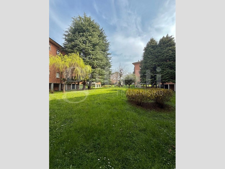 Trilocale in Vendita a Senago, 240'000&euro;, 98 m², con Box