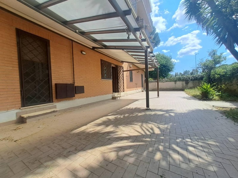 Quadrilocale in Vendita a Roma, 310'000&euro;, 140 m², con Box