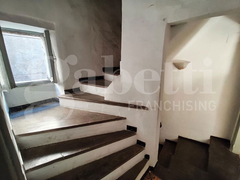 Quadrilocale in Vendita a Giove, 33'000&euro;, 102 m²