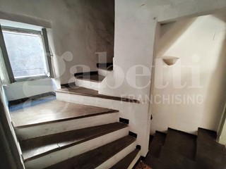 Quadrilocale in Vendita a Giove, 33'000&euro;, 102 m²