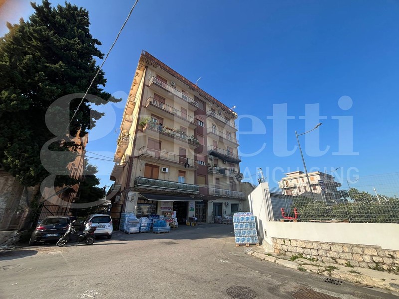 Trilocale in Vendita a Palermo, 107'000&euro;, 100 m²