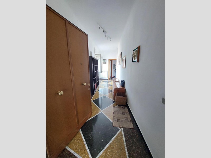 Trilocale in Vendita a Genova, zona Marassi, 185'000&euro;, 117 m², con Box