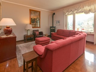 Appartamento in Vendita a Pino Torinese, 295'000&euro;, 195 m², con Box