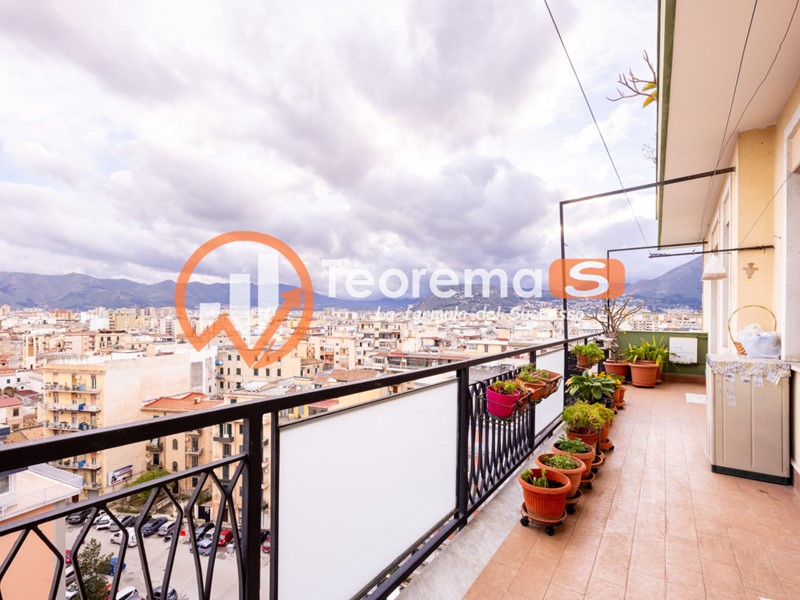 Appartamento in Vendita a Palermo, 298'000&euro;, 210 m²