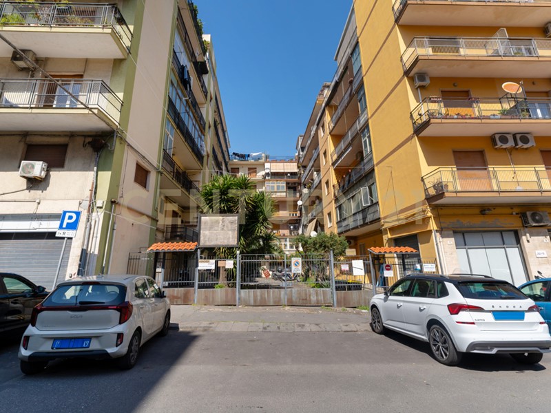 Trilocale in Vendita a Catania, 135'000&euro;, 114 m²