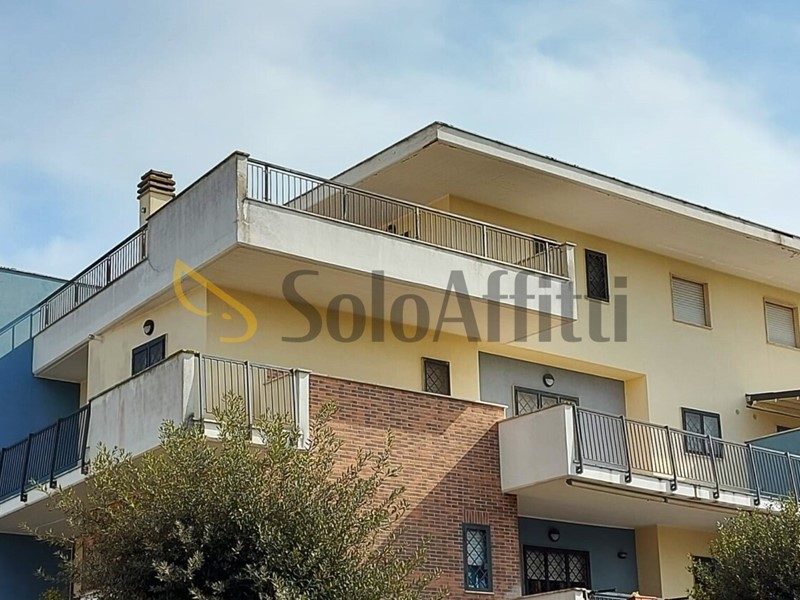 Quadrilocale in Affitto a Fiumicino, zona Isola Sacra, 1'080&euro;, 90 m², arredato