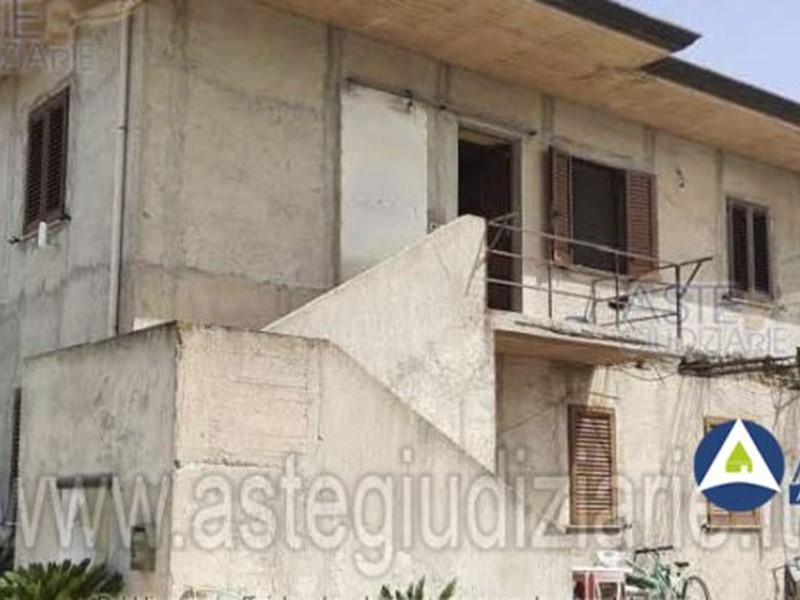 Quadrilocale in Vendita a Terracina, 61'750&euro;, 122 m²