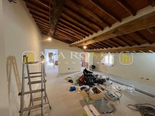 Quadrilocale in Vendita a Lucca, 650'000&euro;, 138 m², con Box