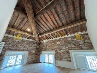 Quadrilocale in Vendita a Lucca, 650'000&euro;, 138 m², con Box