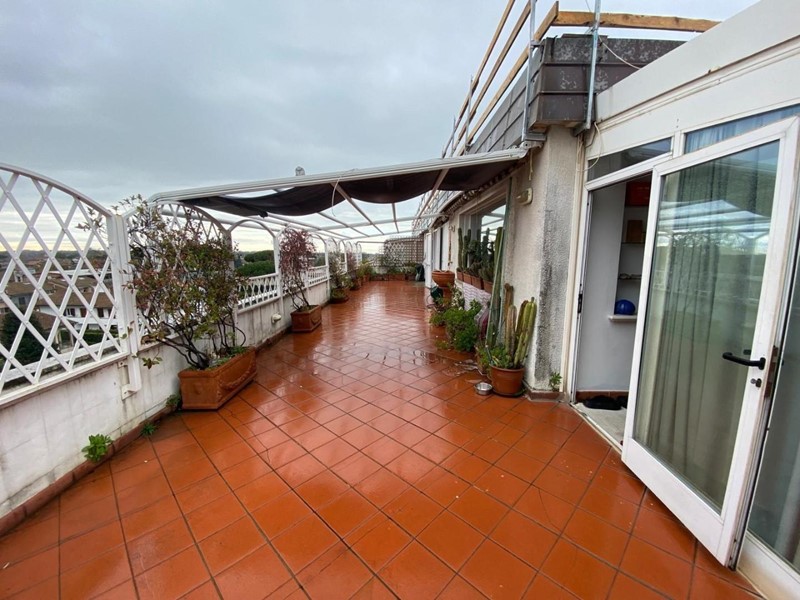 Attico in Vendita a Seravezza, zona Querceta, 590'000&euro;, 160 m², arredato, con Box